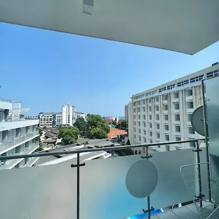 Suzi's Summer Slăntjev Brjag
